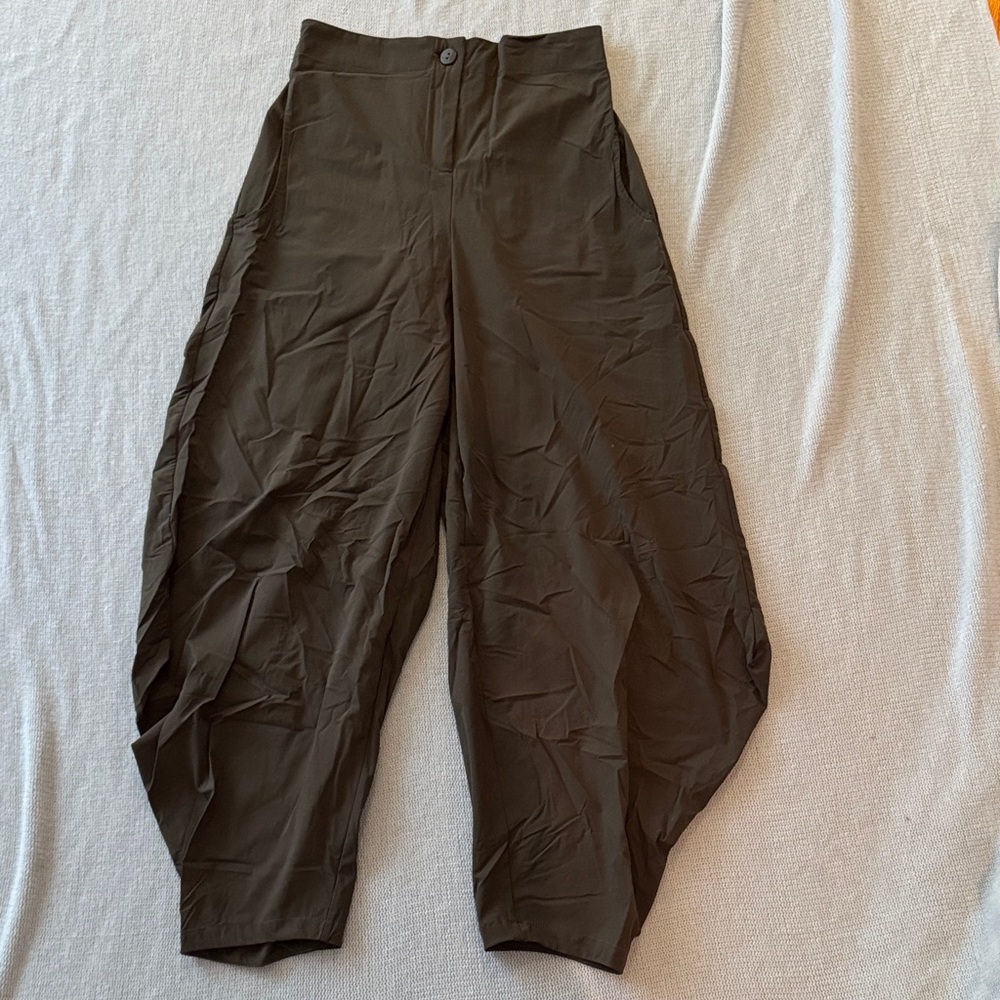 Ruti barrel leg stretchy dark gray pants